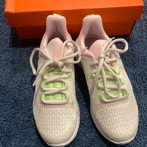 Brand new, never used Nike Rival. Size 1Y